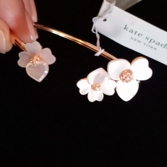 Kate Spade Bracelet(SALE) Free shipping!! ONLY 1 LEFT!!! - Picture 3 of 10